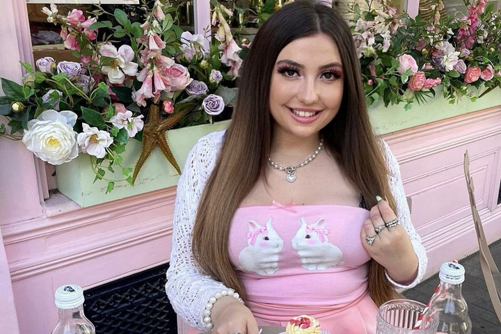 Fotó: NorthFoto Még az ételeit is befesti egy rózsaszínmániás, Barbie imádó nő