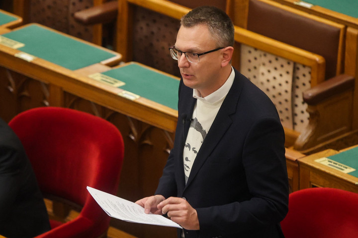 Fotó: MH/Török Péter Napirend előtti felszólalásokkal megkezdődött a keddi ülés az Országgyűlésben