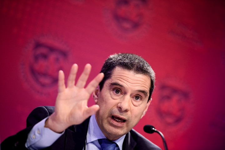IMF: A világ adóssága 235 ezer milliárd dollár