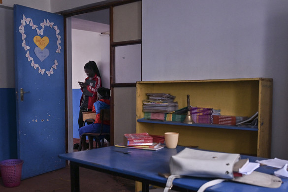 Videó: rejtélyes betegség miatt bénult le több mint száz diák egy kenyai lányiskolában