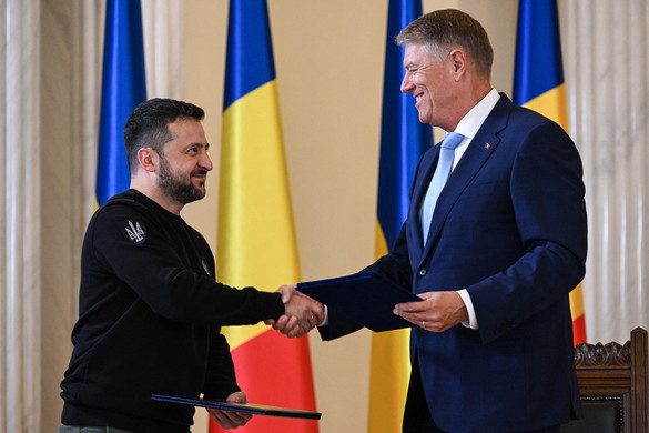 Az ukrán elnök stratégiai partnerségről írt alá közös nyilatkozatot Bukarestben