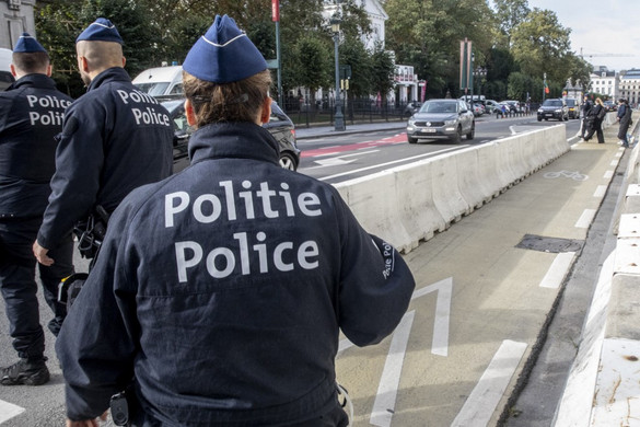 Öngyilkos merénylet elkövetésével fenyegetőzött egy férfi Brüsszelben