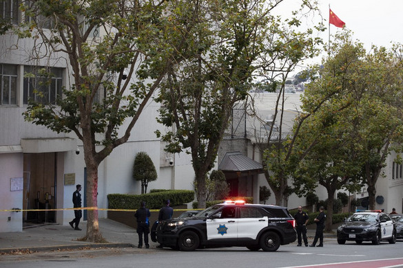 Fegyverek voltak a San Franciscó-i kínai főkonzulátusba berontó férfinál