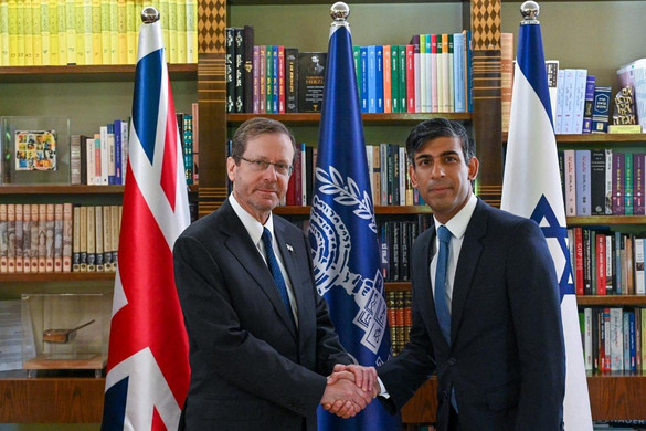 Az izraeli elnök fogadta a brit kormányfőt