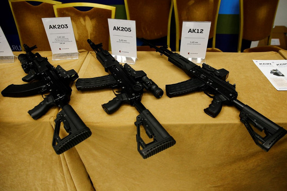A Kalasnyikov leszállította az új AK–12-esek első tételét
