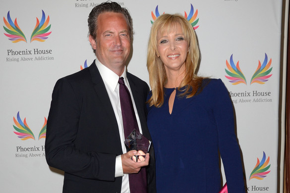 Mindenki a Jóbarátok sztárjait keresi, itt van Lisa Kudrow üzenete