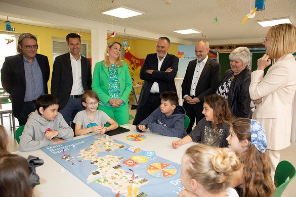 Háromnyelvű társasjáték