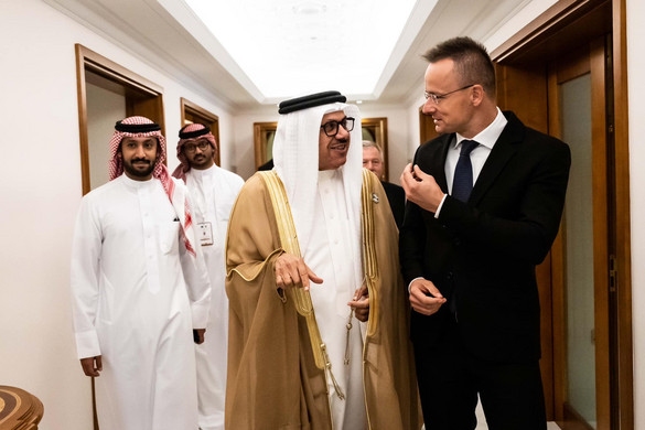 Szijjártó Péter: Meg kell őrizni a közel-keleti béketeremtés eddigi eredményeit