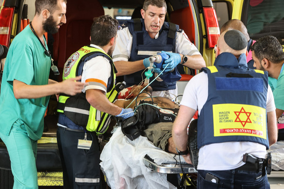 Nyolcszázra emelkedett a szombati terrortámadás halálos áldozatainak száma Izraelben