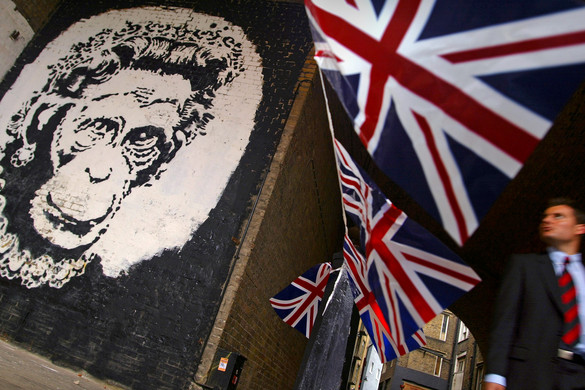 Fény derülhet a titokzatos graffitiművész, Banksy személyére