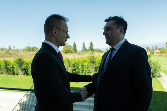 Szijjártó Péter: Az EU-nak minél előbb meg kell adnia a tagjelölti státuszt Grúziának + VIDEÓ