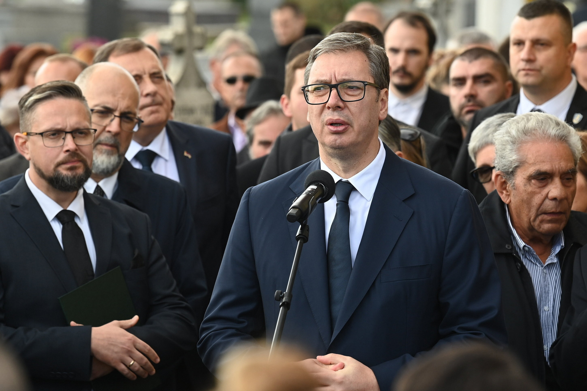 Aleksandar Vucic szerb köztársasági elnök beszédet mond Pásztor István búcsúztatóján
