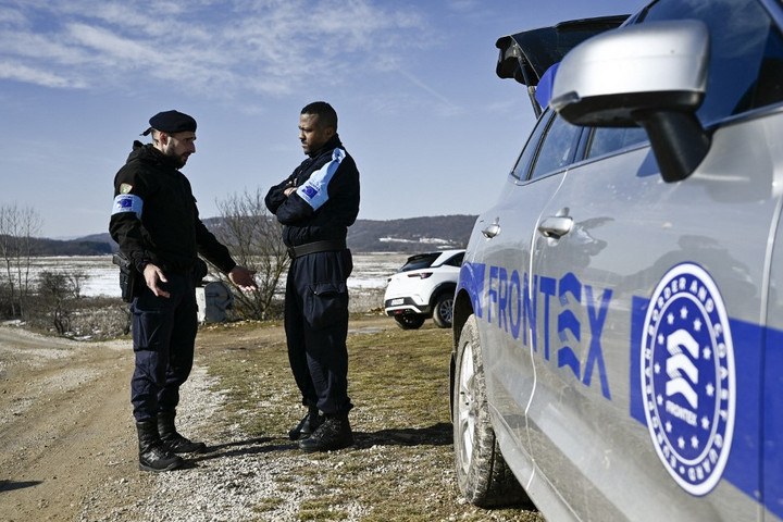 Fotó: AFP/Nikolay Doychinov Bulgáriából kiutasítottak egy kémkedéssel vádolt orosz újságírót