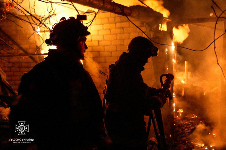 Fotó: AFP/Ukrainian State Emergency Service/Handout Valamire nagyon készülnek az oroszok Herszon térségében