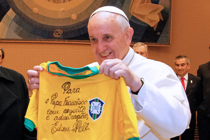 Fotó: AFP/Brazil elnökség/Roberto Stuckert Filho Messi vagy Maradona? Ferenc pápa meglepő választ adott