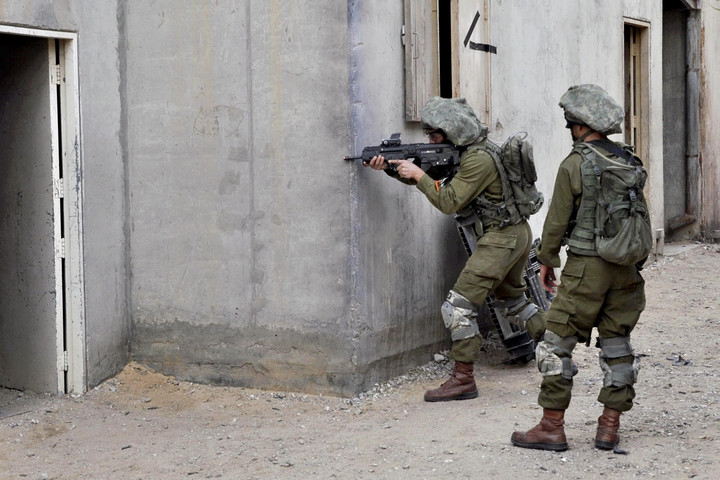 A Hamász szerint egy Izraeli támadásban meghalt a legfiatalabb túsz és családtagjai