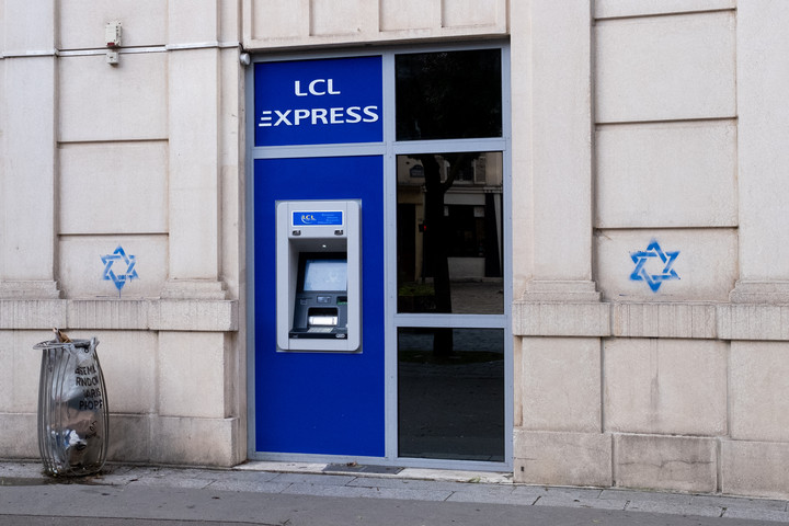 Egy év alatt négyszeresére emelkedett az antiszemita cselekmények száma Franciaországban