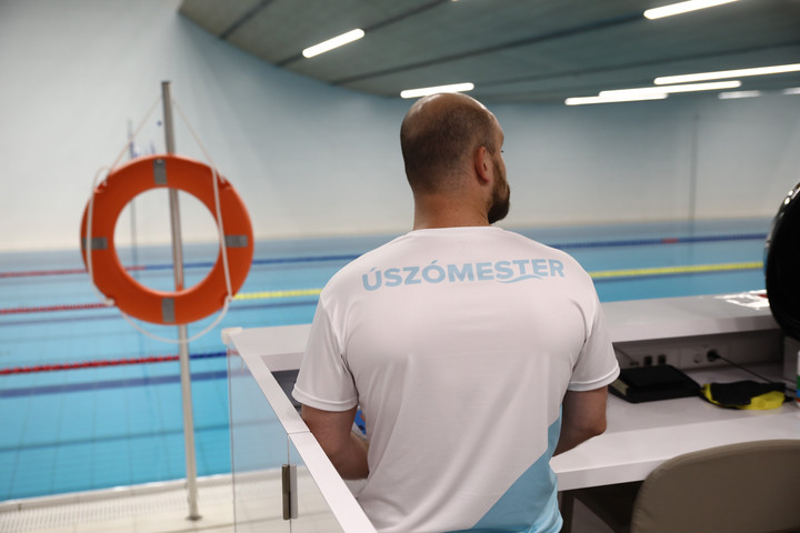 Fotó: MH-archív/Papajcsik Péter Gondok az uszodában