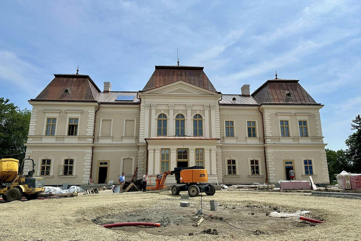 Befejeződött a válaszúti Bánffy-kastély felújítása Erdélyben