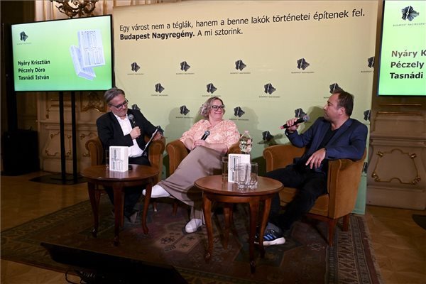 Fotó: MTI/Koszticsák Szilárd Budapest 150: Bemutatták a Budapest Nagyregény című kötetet