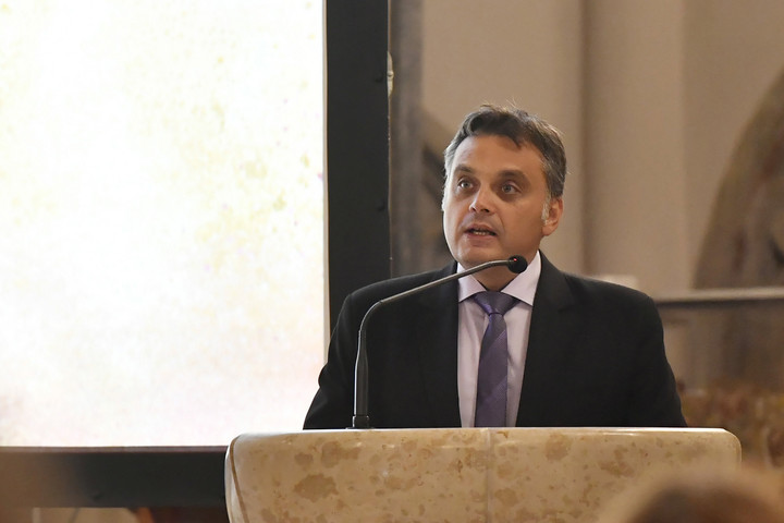 Fotó: MTI/Lakatos Péter Latorcai Csaba: Tort ül Nyugat-Európában a halál kultúrája