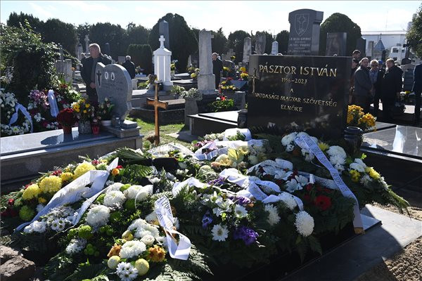 Végső búcsút vettek Pásztor Istvántól