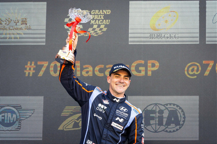 Michelisz Norbert nyerte a TCR World Tour 2023-as idényét