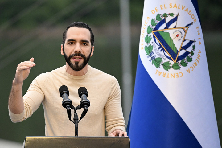 Salvador elnöke hivatalos távollét engedélyezését kérte a törvényhozástól, hogy ismét indulhasson a választáson