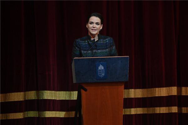 Fotó: MTI/Bruzák Noémi Novák Katalin: 150 éve Budapest létrejöttével a magyar nemzet szíve kezdett el a Duna két partján dobogni