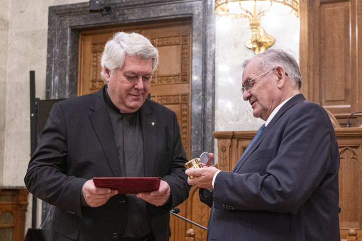 Fotó: MTI/Szigetváry Zsolt Átadták a Mindszenty-emlékérmeket a Parlamentben