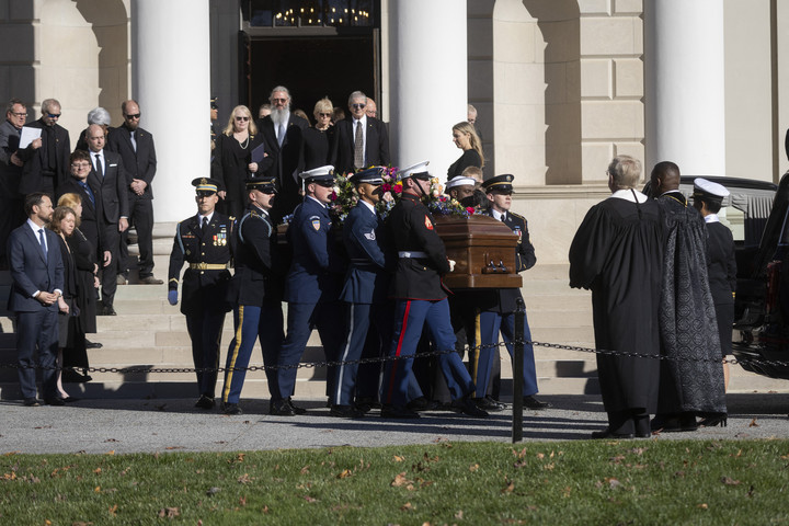 Valamennyi amerikai elnökfeleség részt vett Jimmy Carter feleségének gyászszertartásán