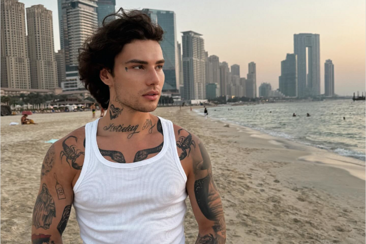 Fotó: Instagram/XOLIDAYBOY Összeesett a háborúellenes orosz előadó, miután megkapta a behívót