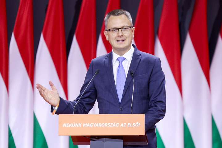 Fotó: MH/Török Péter Rétvári Bence: Dobrev Klára, Donáth Anna és Cseh Katalin egész évben a magyar pedagógusok béremelése ellen dolgozott Brüsszelben