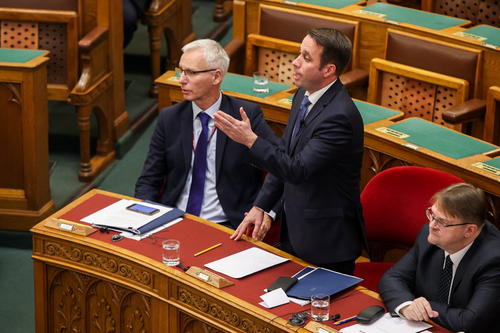 Fotó: MH/Török Péter Dömötör Csaba: A magyar kormány megkérdezi az emberek véleményét Ukrajna uniós tagságáról