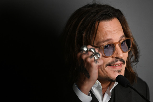 Kiderült, hogy bánik a magyar stábtagokkal a Budapesten forgató Johnny Depp