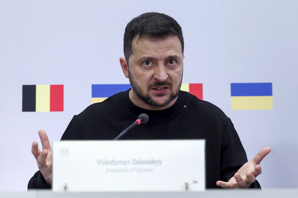 Váratlan fordulat: Zelenszkij beismerte, nincs remény Ukrajna számára