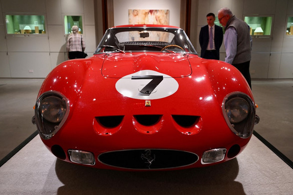 Egy 1962-es Ferrari versenyautó 51,7 millió dollárért kelt el árverésen