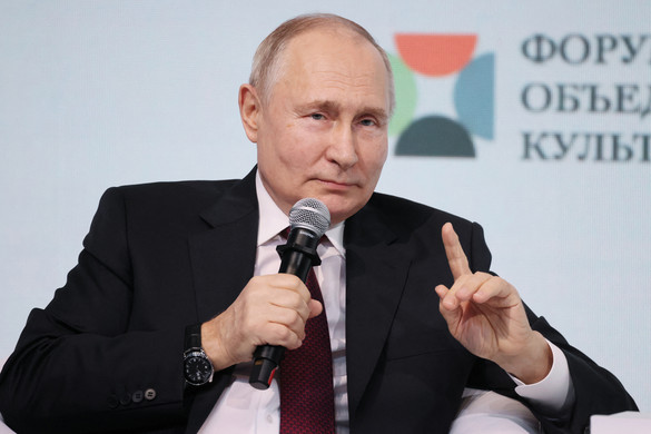 Putyin: A Nyugat stratégiája vezetett az ukrajnai konfliktushoz és a közel-keleti helyzet súlyosbodásához