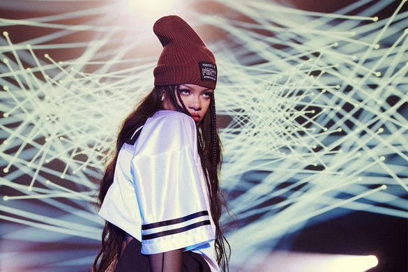 Jennifer Anistonként jelent meg az utcán Rihanna