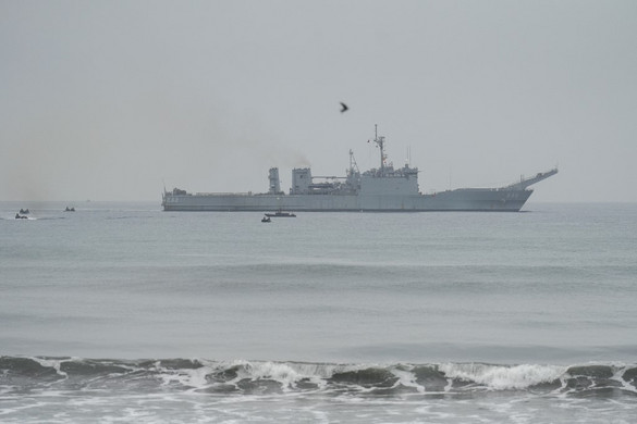 Amerikai hadihajó érkezett a Dél-kínai-tenger vitatott területéhez