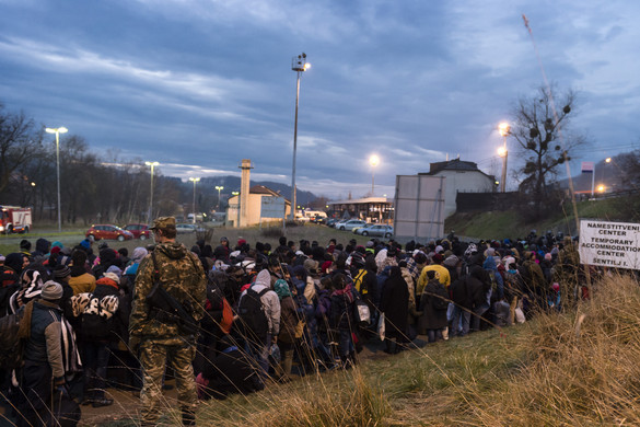 Az illegális migráció nyomása alatt Délkelet-Európában összeomlott a schengeni övezet
