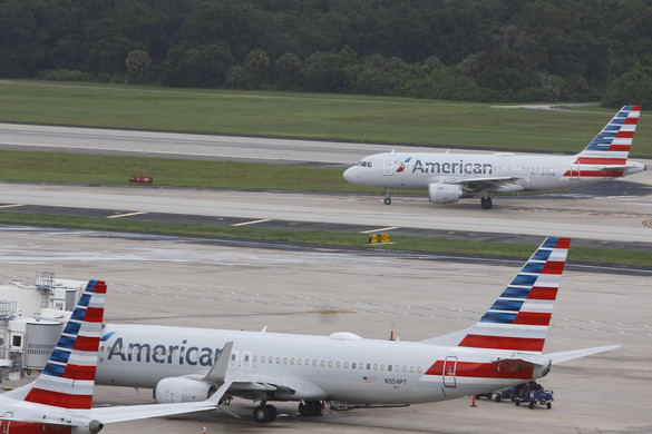 Kimászott egy repülőgép szárnyára egy utas az Egyesült Államokban + VIDEÓ