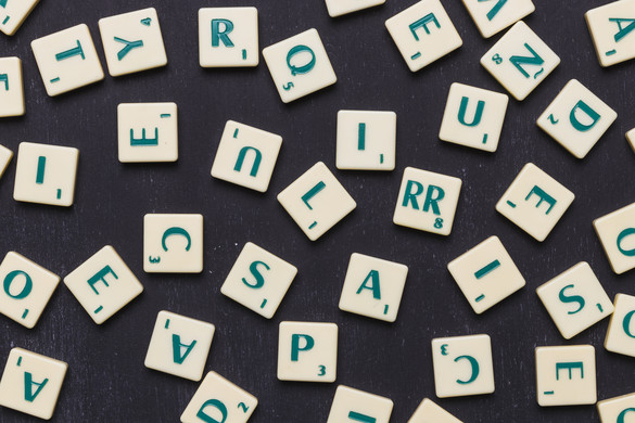 Ez a két fikarcnyi szó minden nyelven ugyanazt jelenti, kitalálja mik ezek?