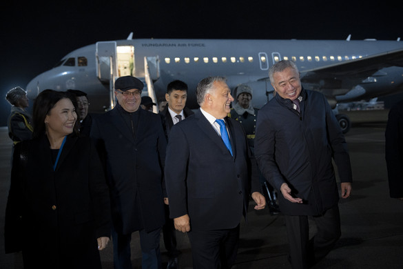 Orbán Viktor Kazahsztánban tárgyal