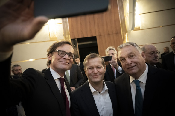 A Nobel-díjas Krausz Ferenc az első sorból hallgatta Orbán Viktor zürichi beszédét