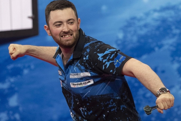 Darts: Michael van Gerwen kilencnyilasa ellenére Humphries nyerte a PDC-tornát
