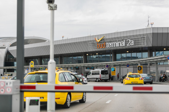 A reptér visszavásárlása miatt adta el az Erstében lévő részesedését a kormány
