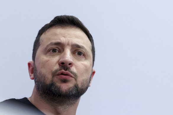 Korábbi ukrán elnök tanácsadója: Zelenszkijék a szakadék felé haladnak