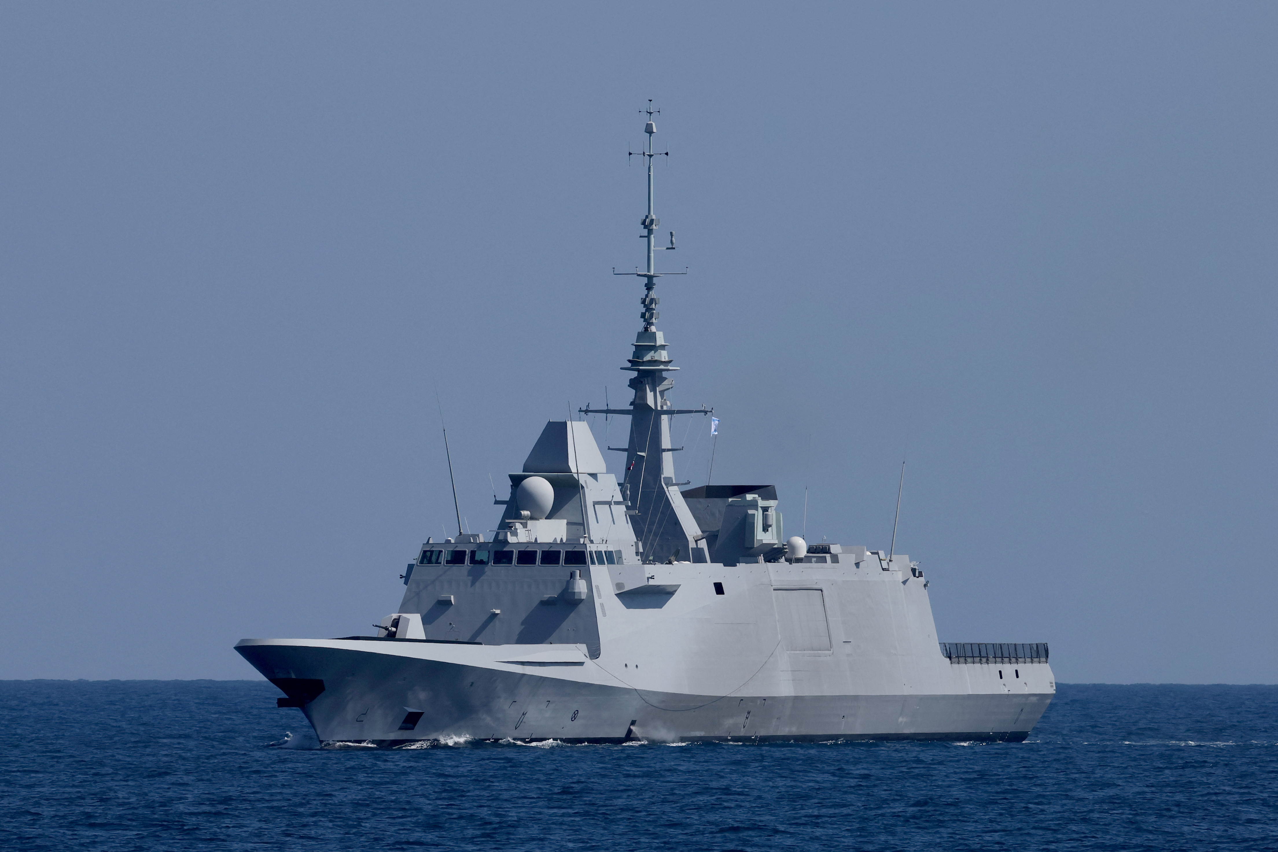 Egy francia fregatt lelőtt két támadó jemeni drónt a Vörös-tenger felett