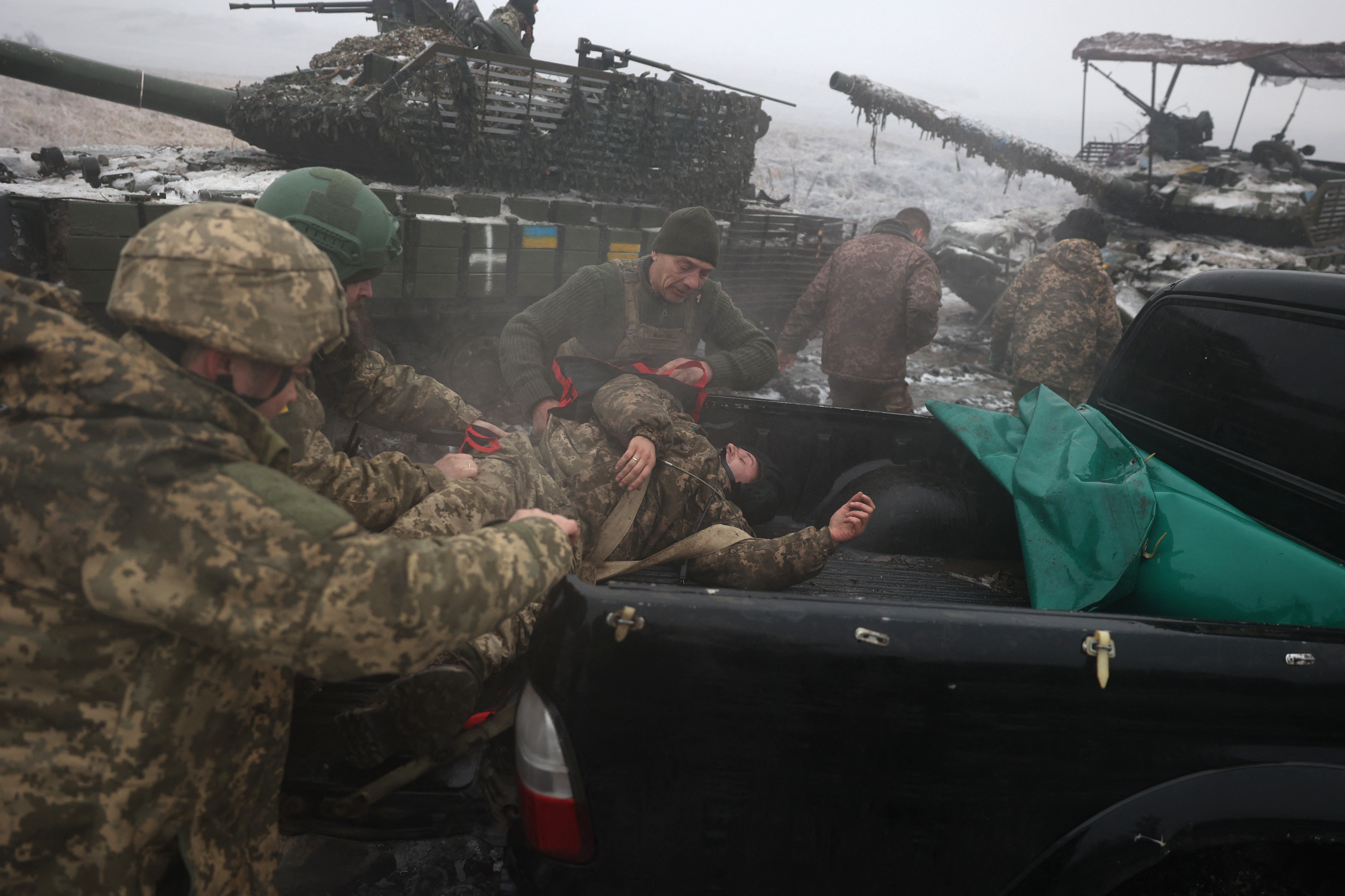 Ukrajna lőszerhiánnyal küzd, míg Oroszországnak nincs ilyen gondja